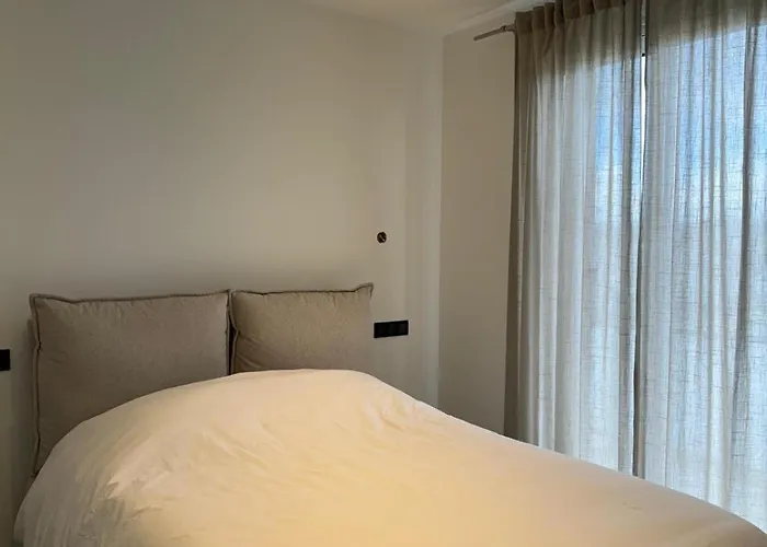 Modern Green & White - Apartments T3 60M2 Annecy - Parking Prive - Wifi - Netflix